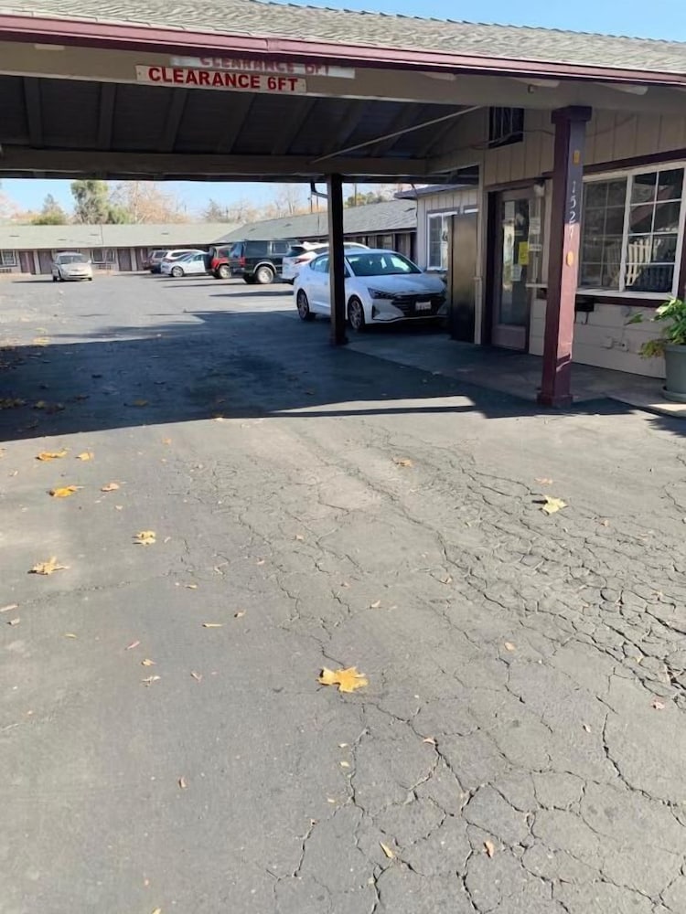 Villa Court Inn Oroville - photo 16