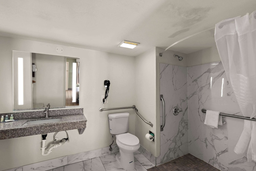 Deer Acres Inn - photo 32