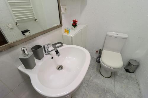 Cozy Apt near Vake Park By Wehost