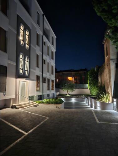 Appartamento Turandot — 4-Star Luxury Hotel in Peschiera Del Garda, Italy