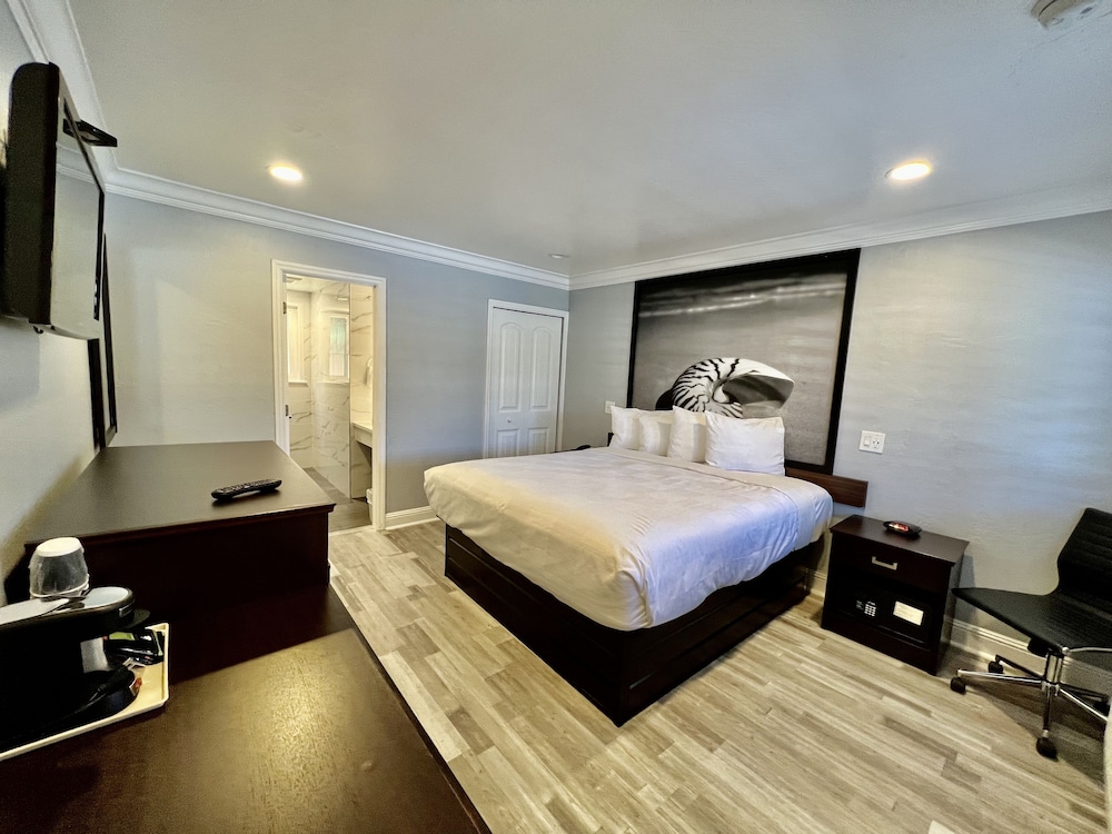 Aura Inn Monterey - photo 65