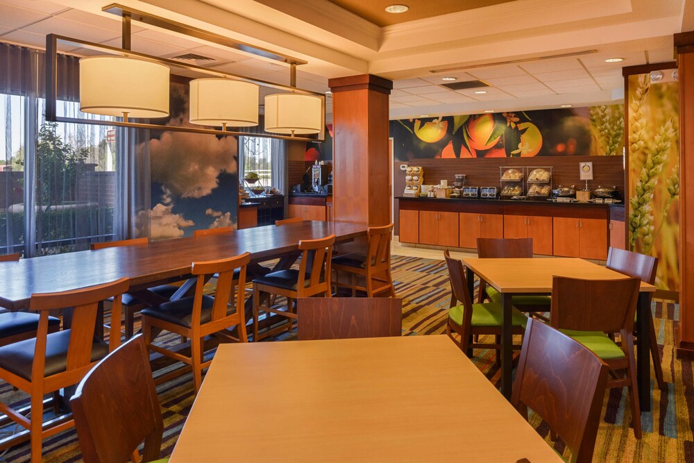 Fairfield Inn & Suites by Marriott Santa Maria - photo 42