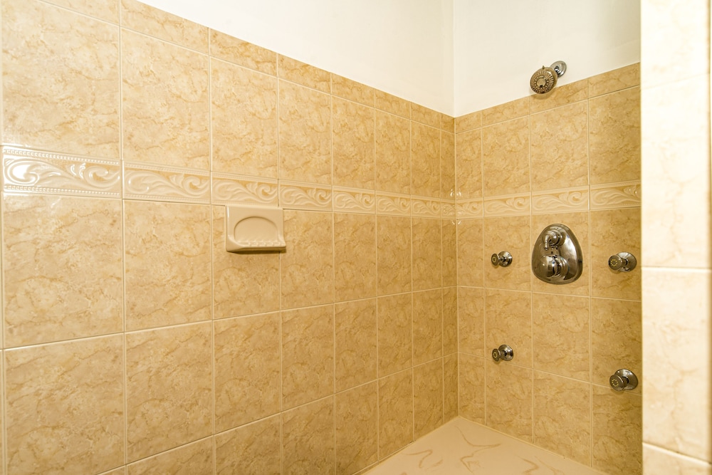 Stone Manor Boutique Inn - photo 42