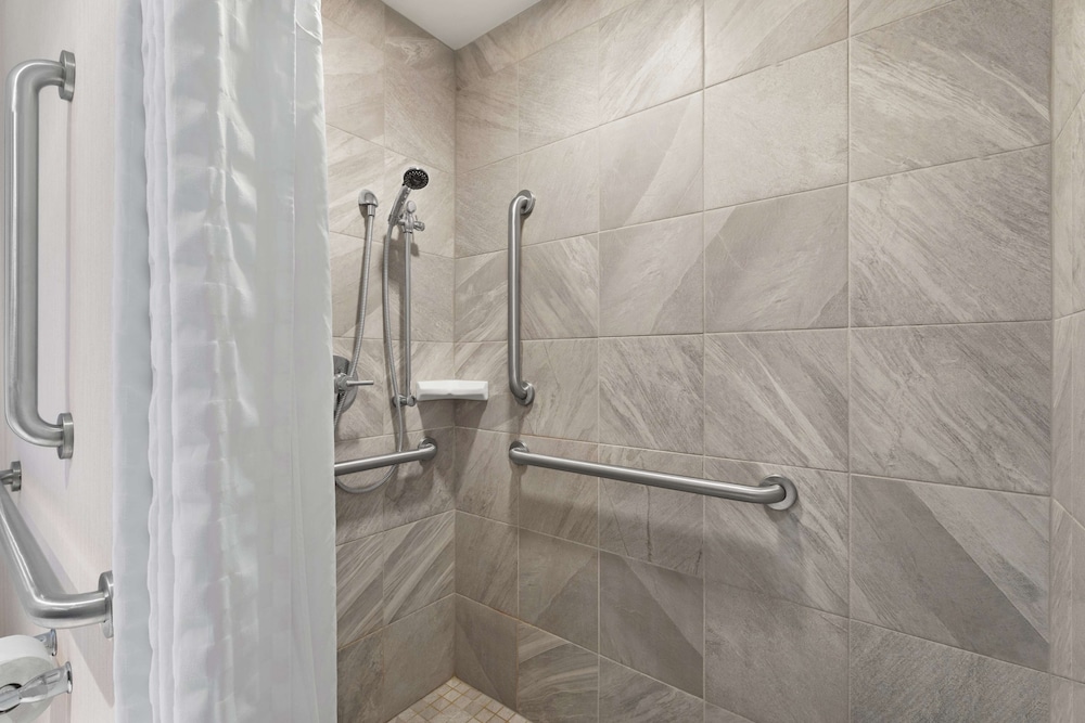 Embassy Suites by Hilton Charlotte Ayrsley - photo 15