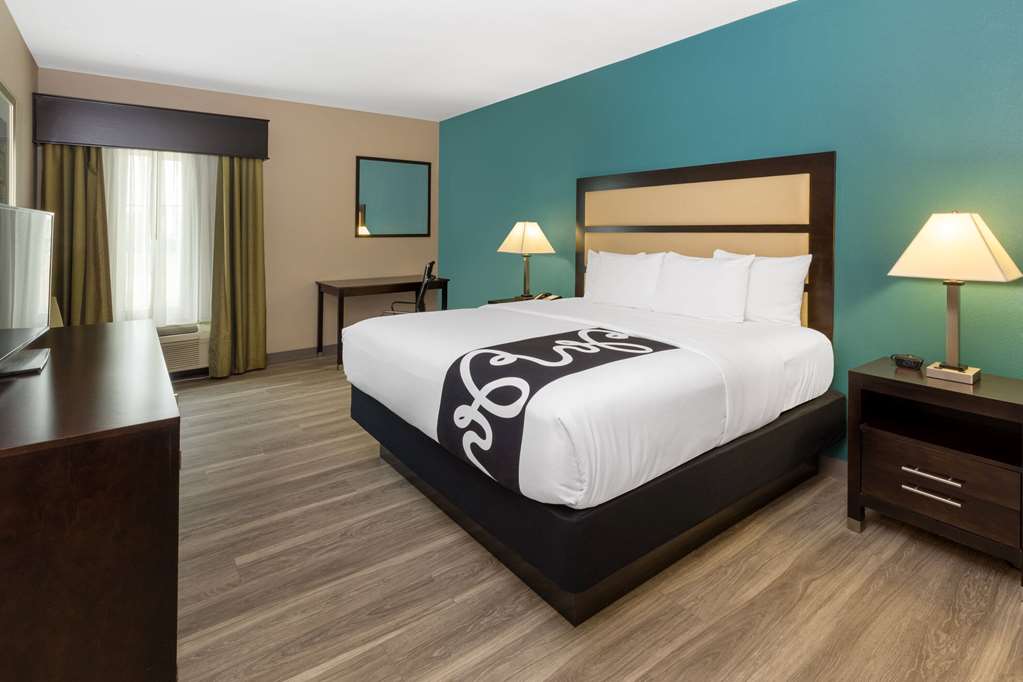 La Quinta Inn & Suites by Wyndham Durant - photo 16