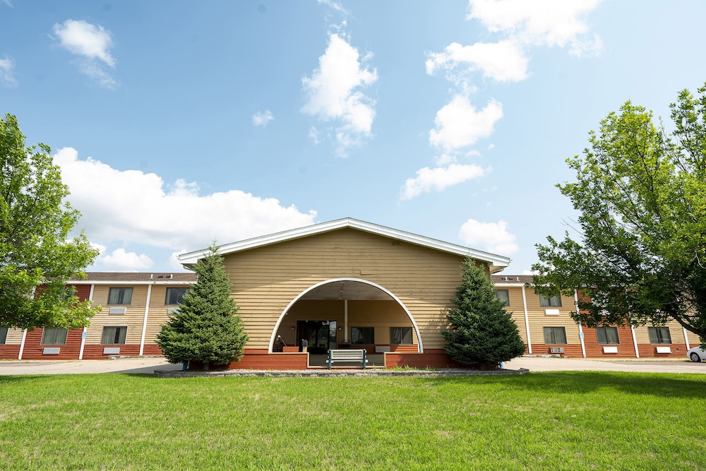 OYO Hotel Redwood Falls near Jackpot Casino pet-friendly hotel Redwood Falls