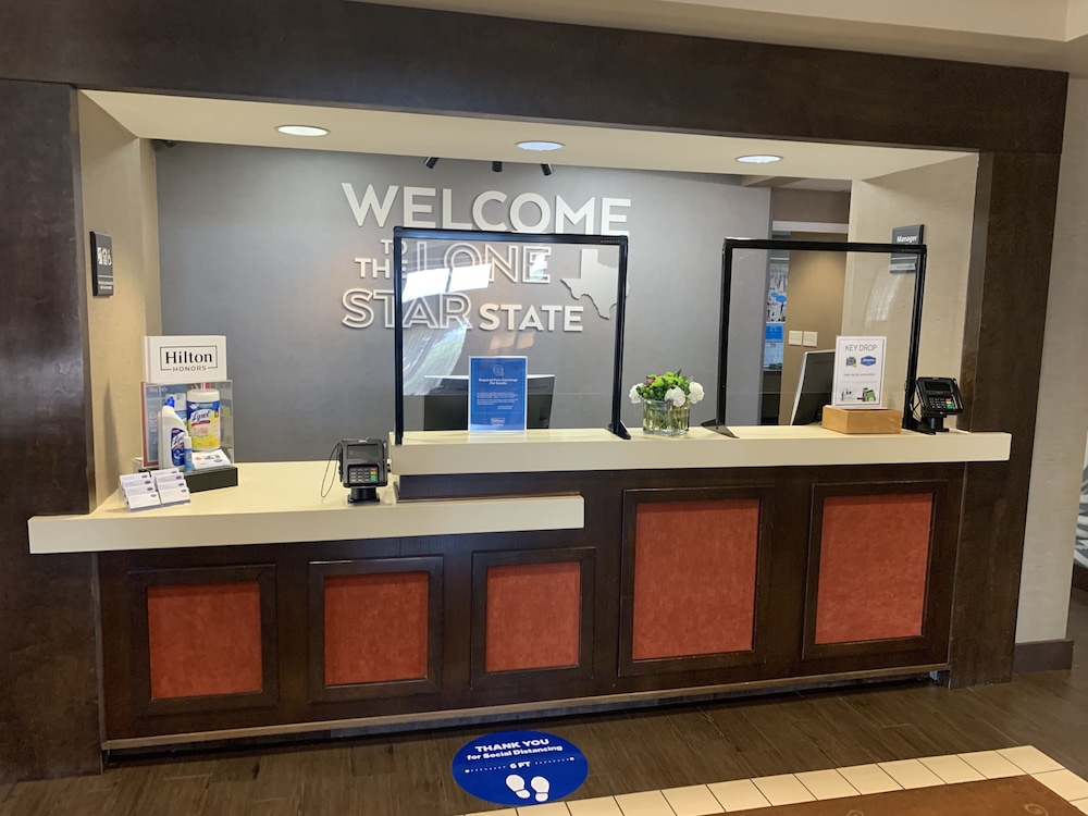 Hampton Inn & Suites N. Ft. Worth Alliance Airport - photo 6