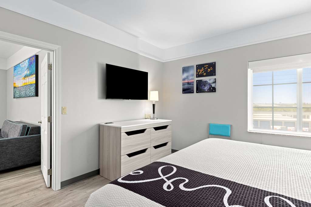 La Quinta Inn & Suites by Wyndham Raymondville - photo 87