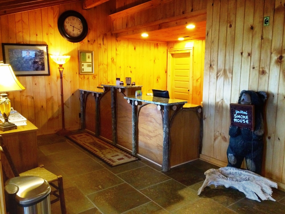 The Smokehouse Lodge and Cabins - photo 2