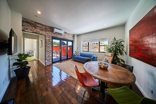 Mrs Owens Lofts — 4-Star Luxury Hotel in Hamilton, Australia