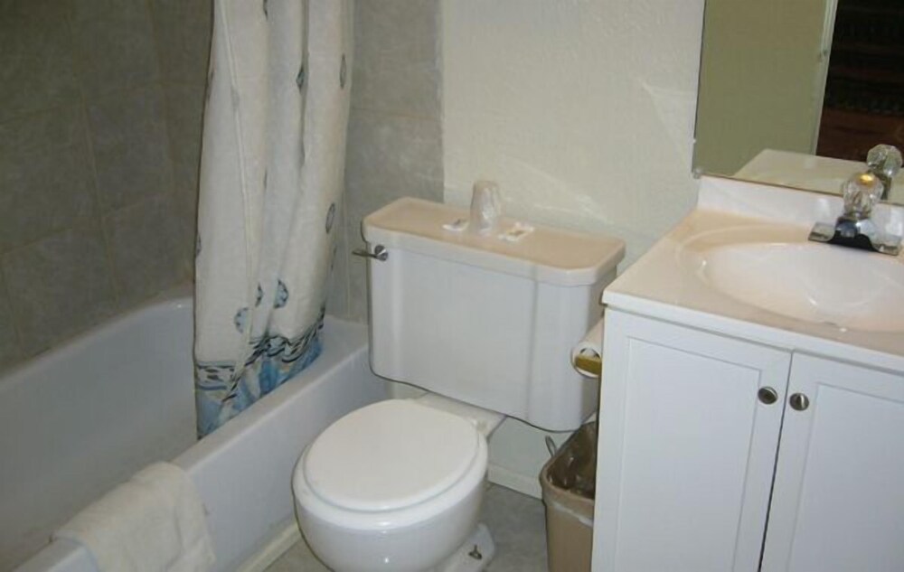Surrey Motel - photo 13