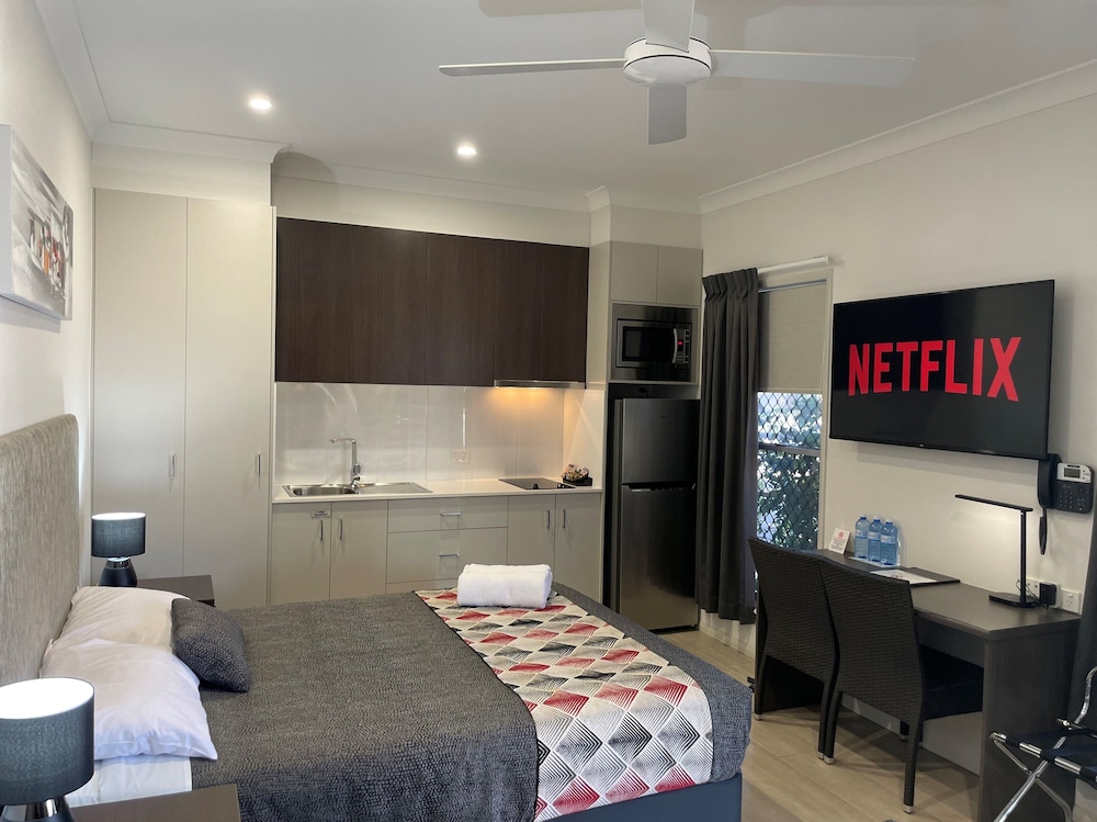 Northpoint Motel — 4-Star Luxury Hotel in Harlaxton, Australia