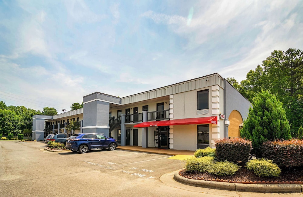 Econo Lodge Research Triangle Park - photo 27