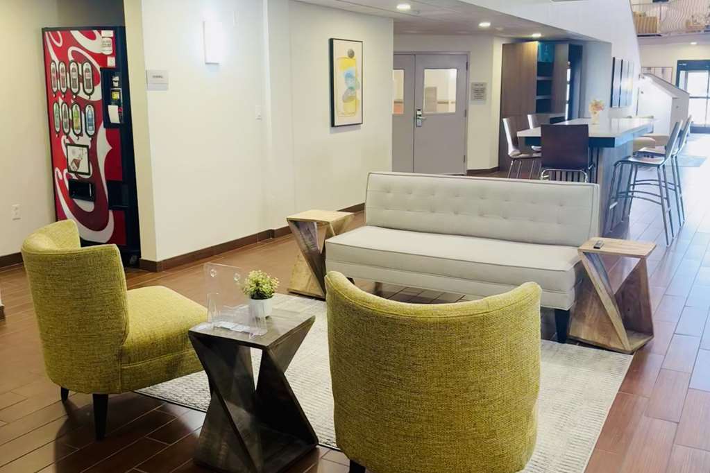 Clarion Pointe Albemarle - photo 6