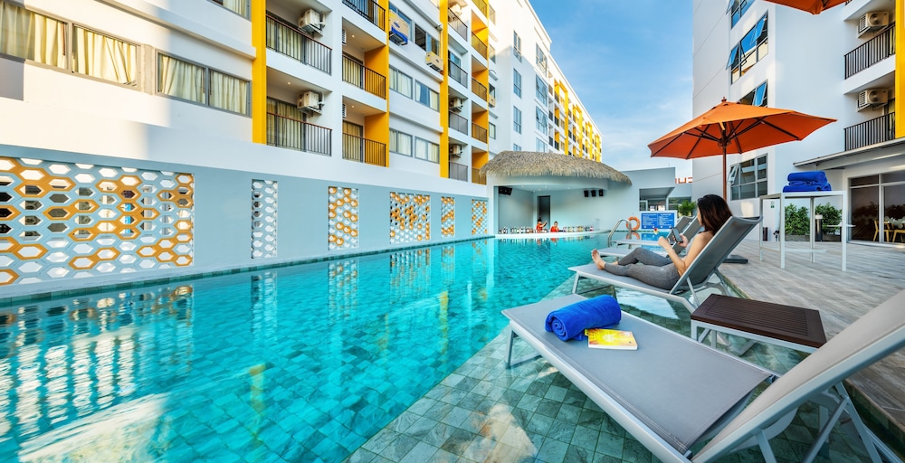 Beehive Boutique Hotel Phuket — 5-Star Luxury Hotel in Wichit, Thailand
