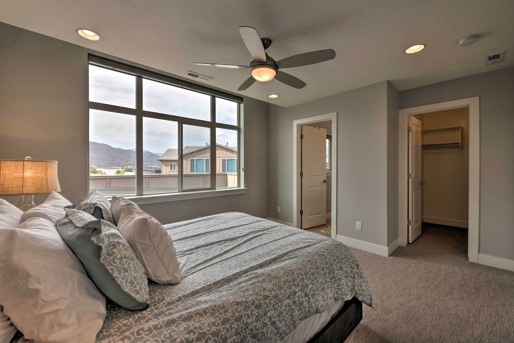 Modern Huntsville Resort Retreat with Deck And Hot Tub - photo 17