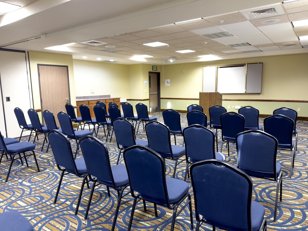 Holiday Inn Express & Suites Barstow Route 66 by IHG - photo 73