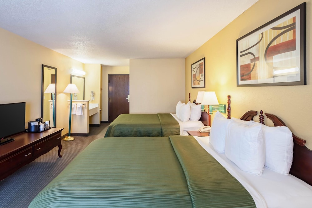 Quality Inn & Suites Lincoln North - photo 29