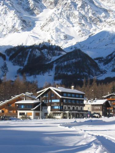 Hotel Nuovo Pecetto in Macugnaga, Italy