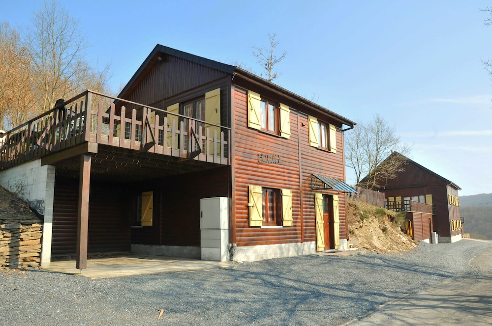 Armeria - carbon neutral hotel in Lesnoy