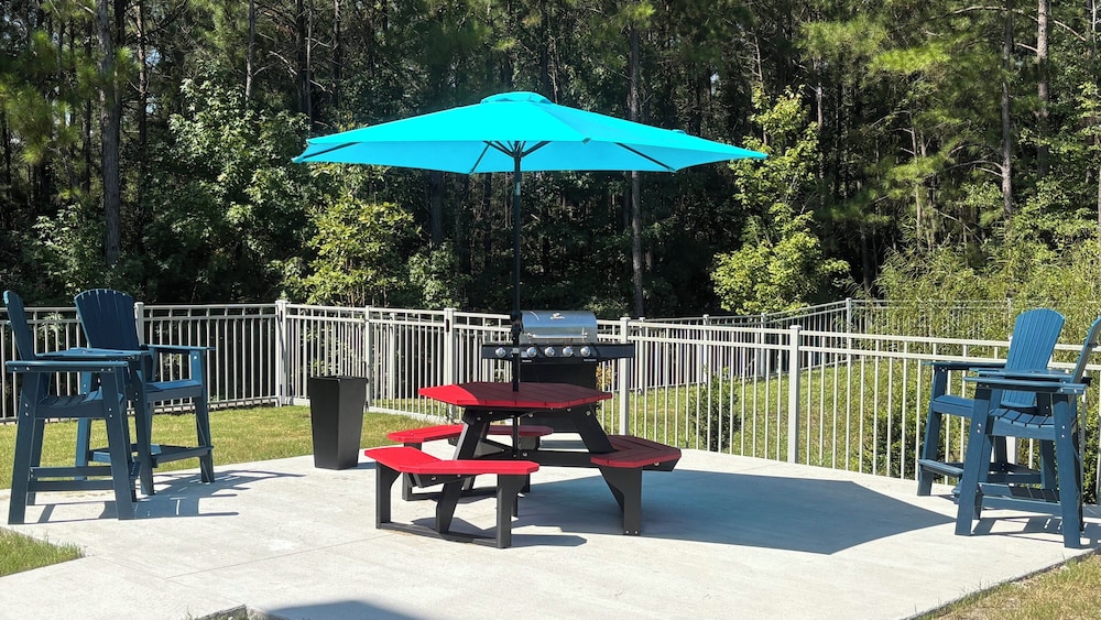avid hotel Summerville by IHG - photo 27