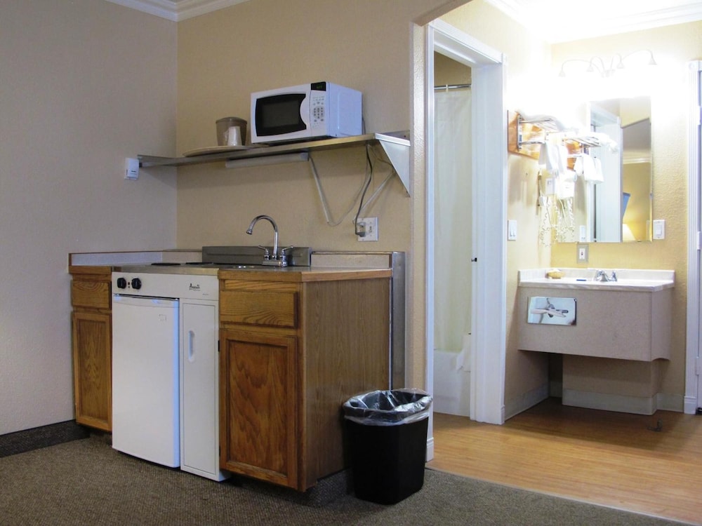 Merrill Field Inn - photo 26