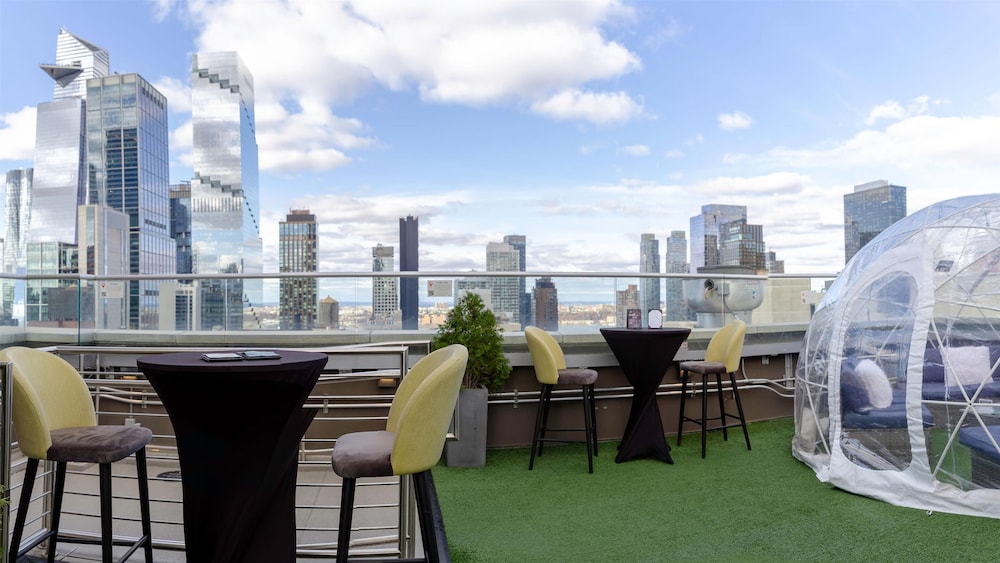 Doubletree by Hilton New York Times Square South - photo 27