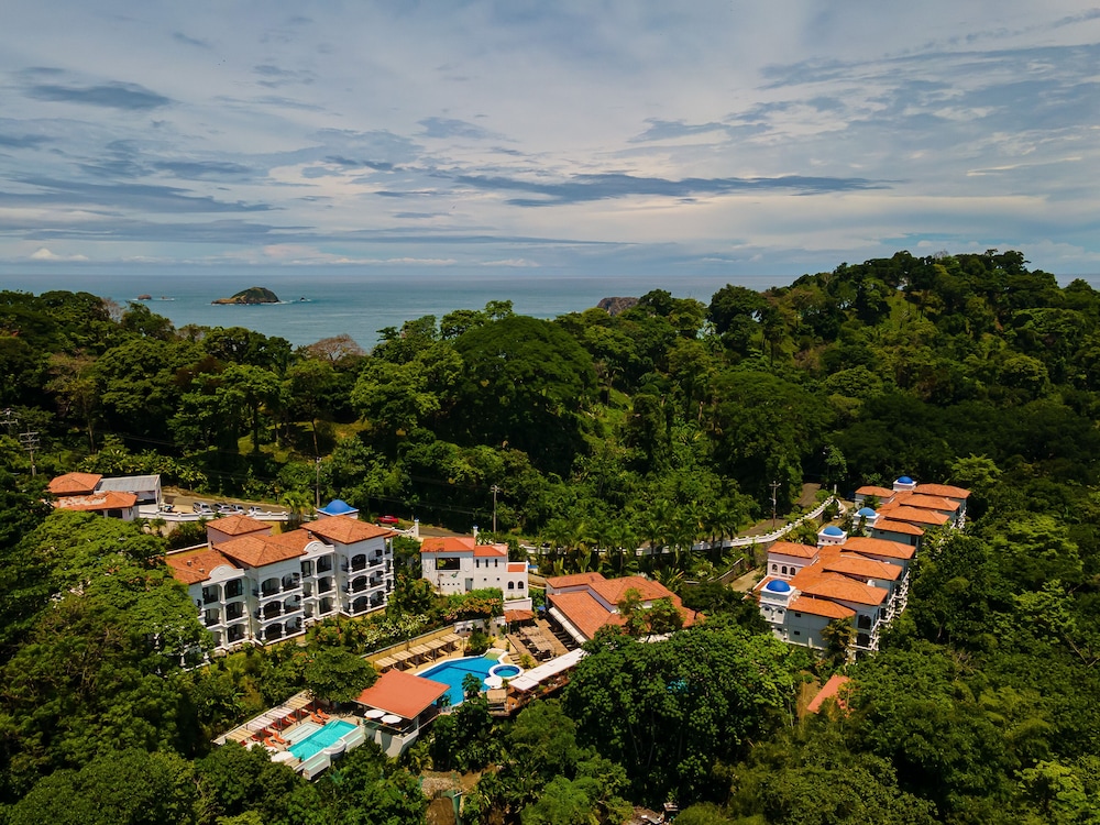 Shana by the Beach Manuel Antonio — 4-Star Luxury Hotel in Quepos, Costa Rica