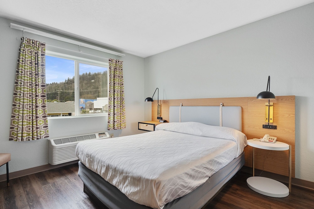 Garibaldi Inn at the Bay - photo 25