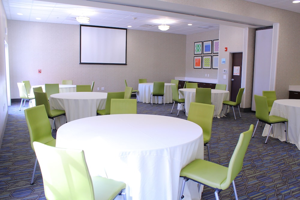 Holiday Inn Express & Suites Napa American Canyon by IHG - photo 30