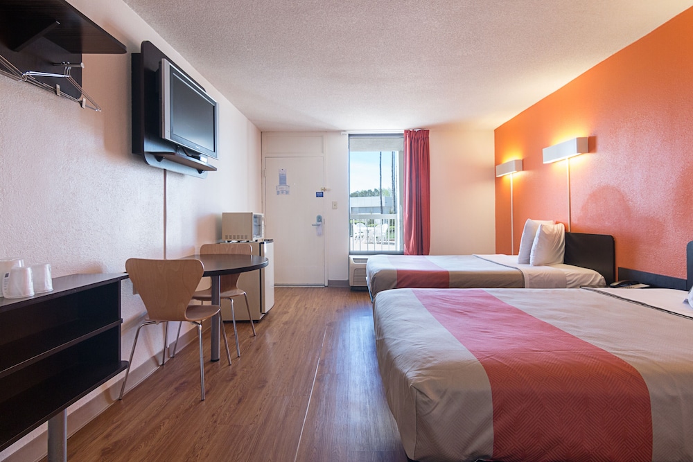 Motel 6 Newnan GA - photo 8
