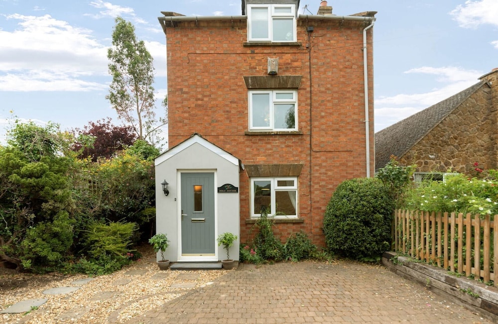 Holly Cottage Middle Tysoe — 4-Star Luxury Hotel in Warwick, United Kingdom