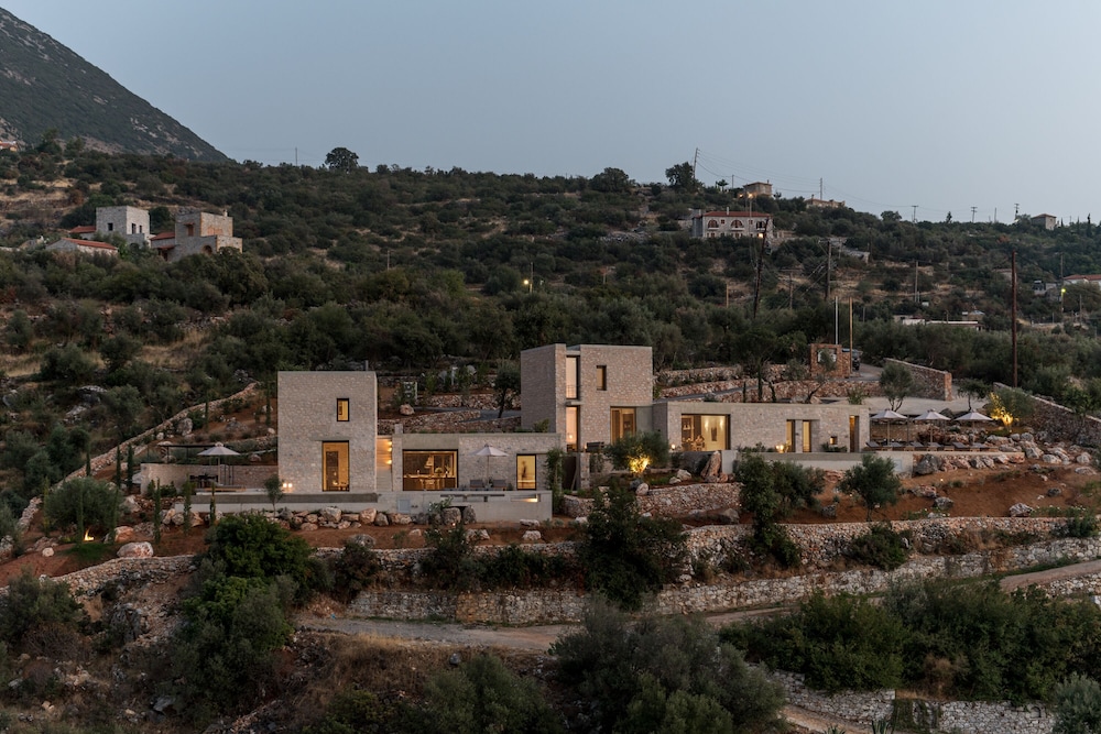 Monolithoi Villas Mani — 4-Star Luxury Hotel in Pigi, Greece