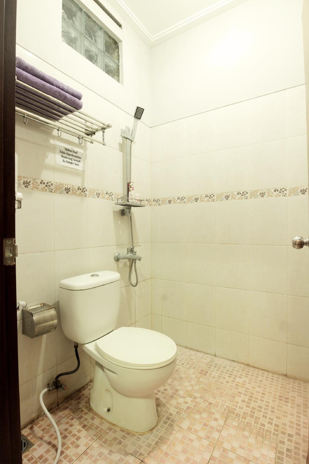 Hotel Sebelas at Jalan Palasari Mitra RedDoorz — Bandung — photo 5