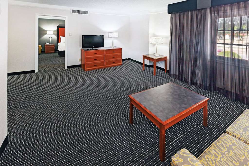 La Quinta Inn by Wyndham Dallas Uptown - photo 71