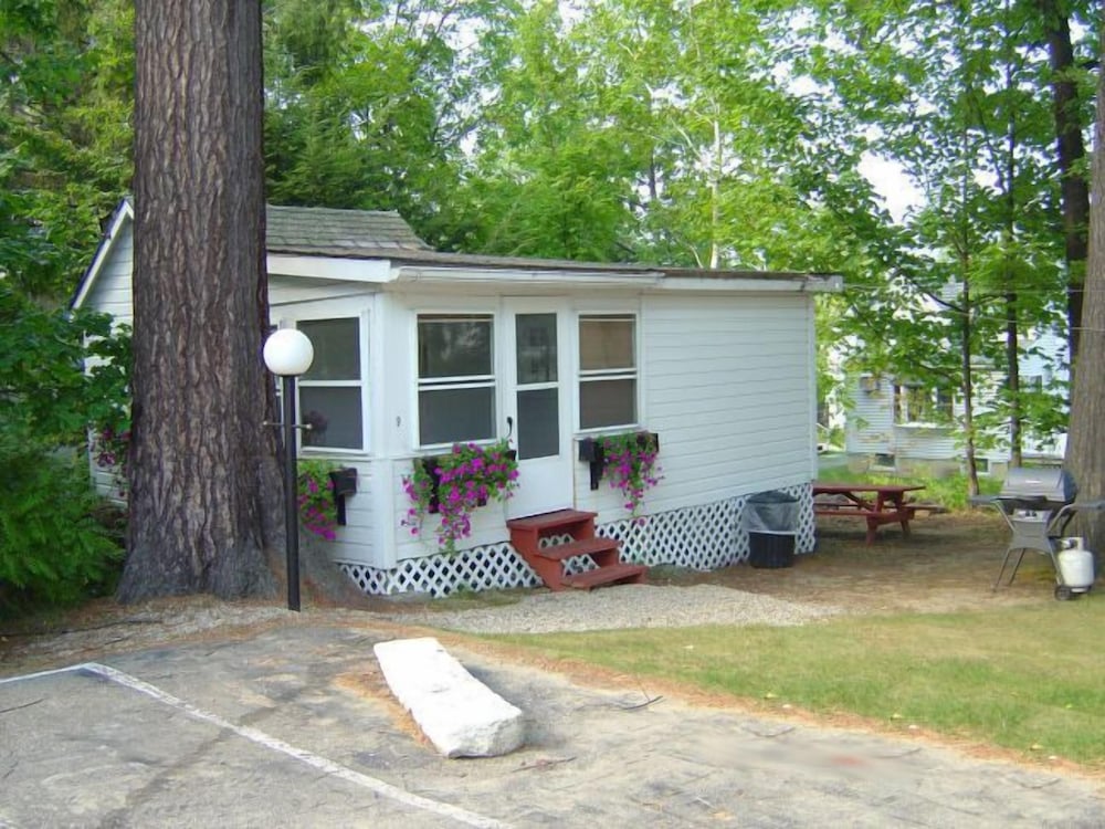 Weirs Beach Motel and Cottages - photo 15