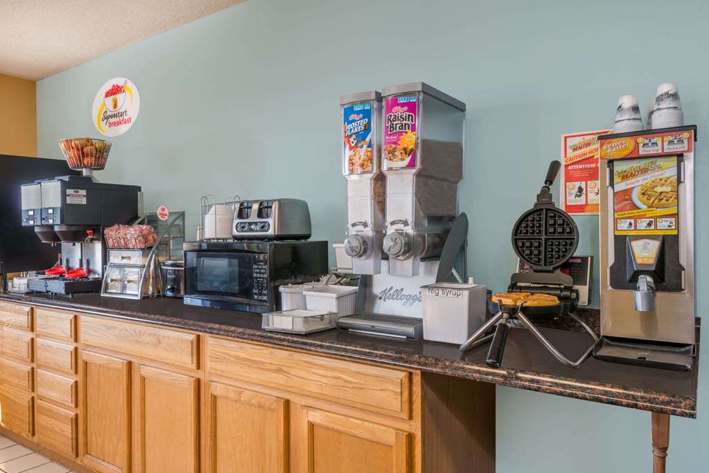 Super 8 by Wyndham Wakeeney - photo 13