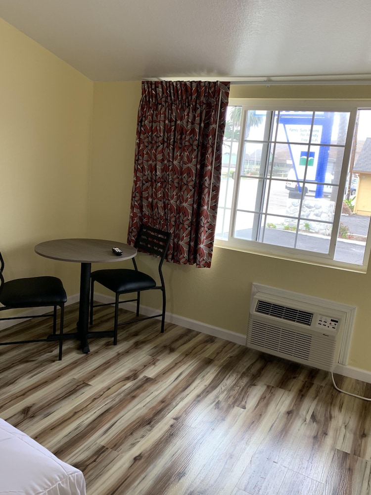 Central Coast Inn - photo 9