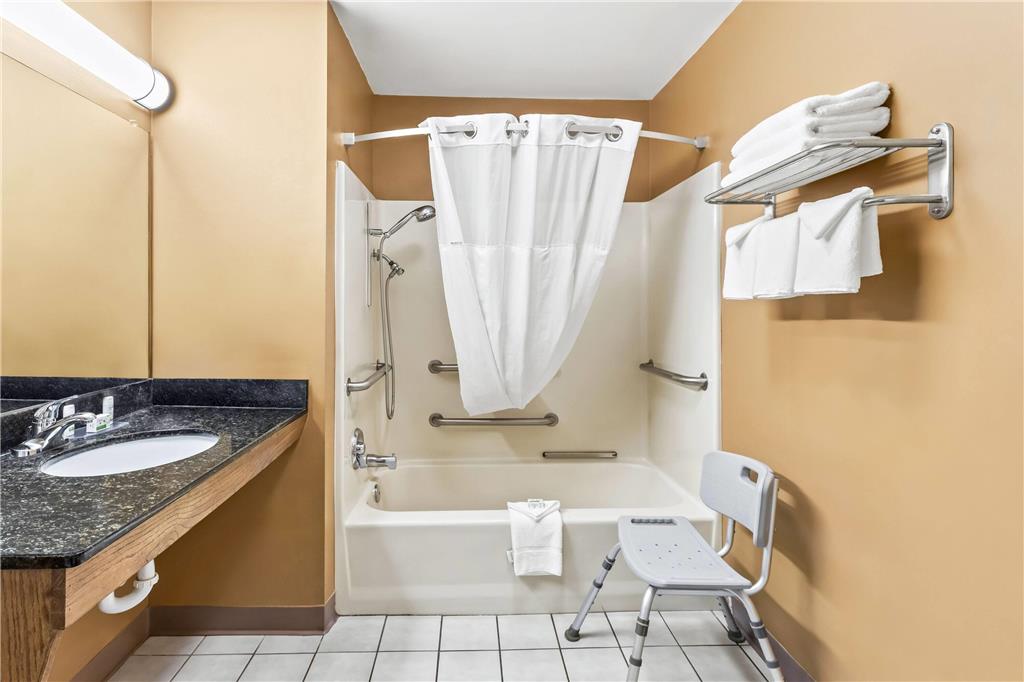 Baymont by Wyndham Forest City - photo 15