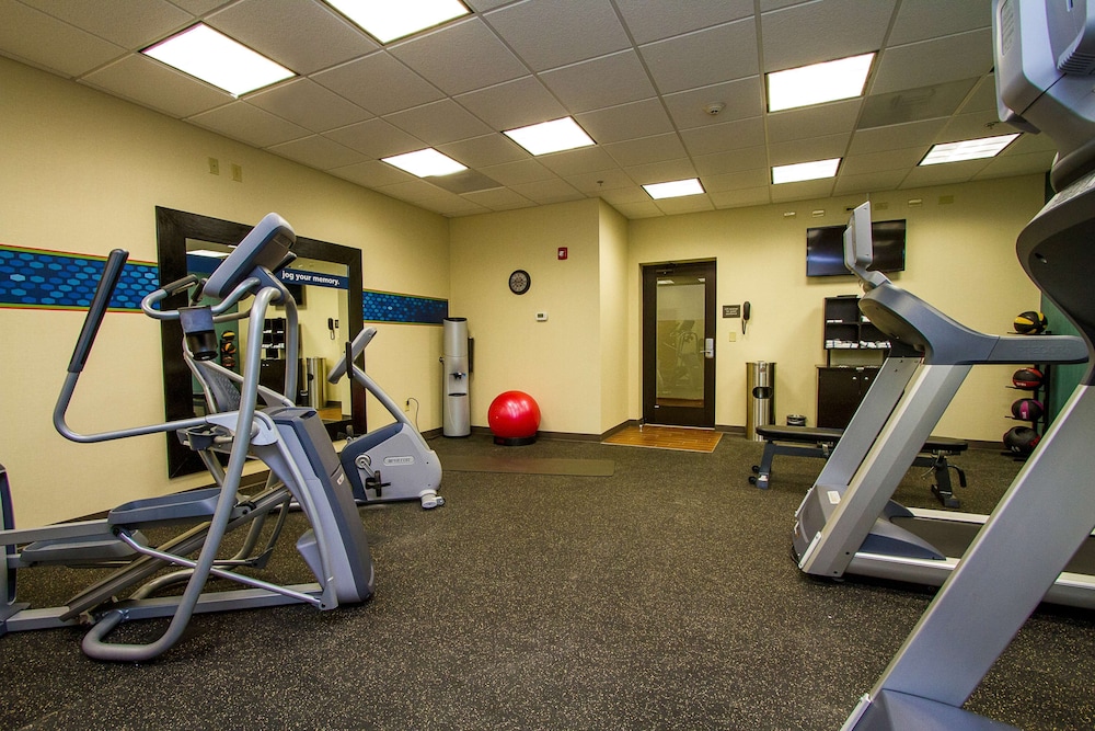 Hampton Inn Fayetteville - photo 41