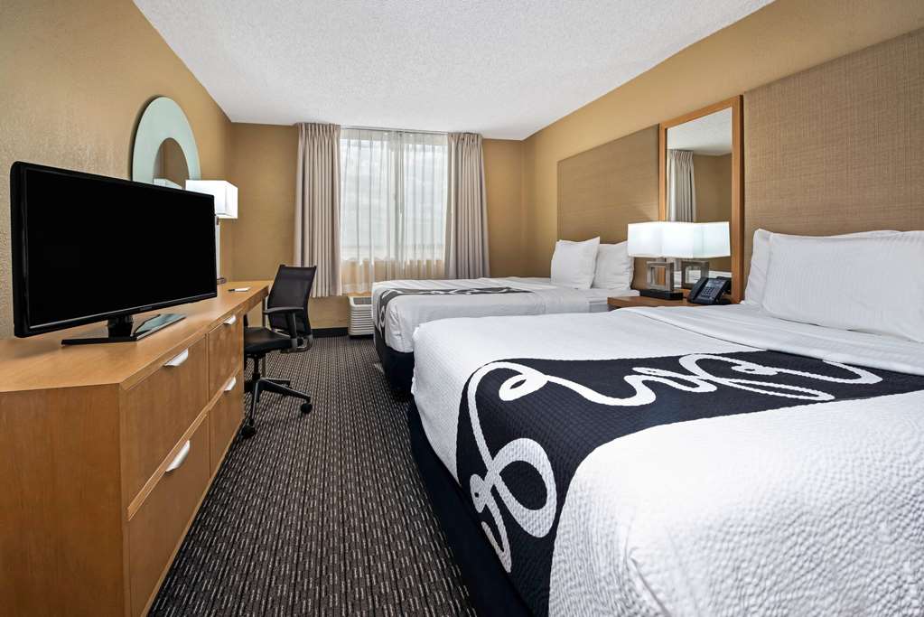 La Quinta Inn & Suites by Wyndham West Palm Beach Airport - photo 22