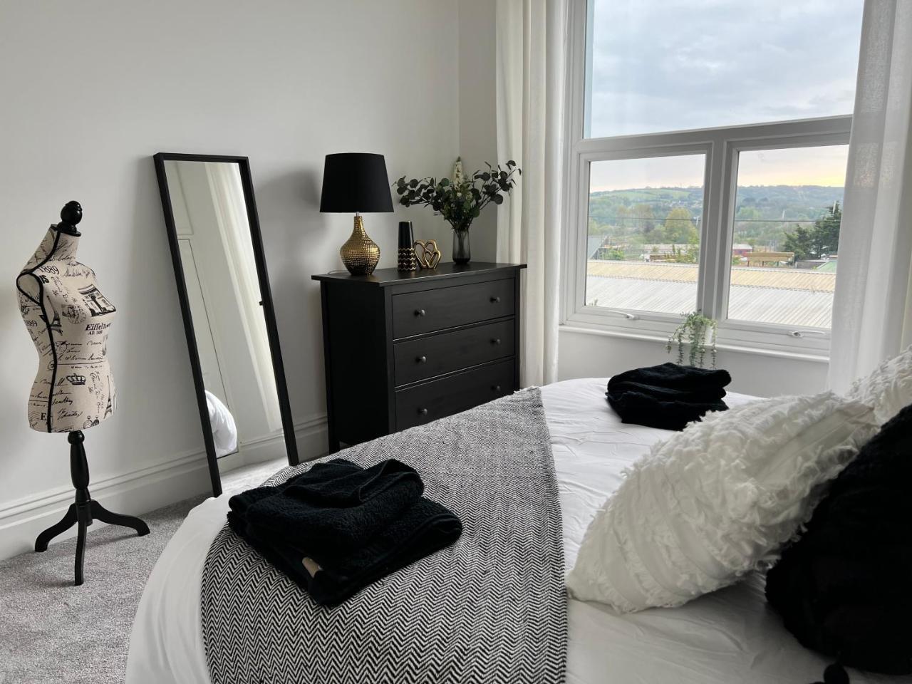 Heathcliff 5 Bedroom House in Town Centre — 4-Star Luxury Hotel in Tenby, United Kingdom