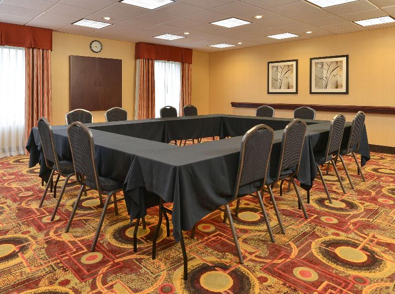 Hampton Inn Ottumwa - photo 18