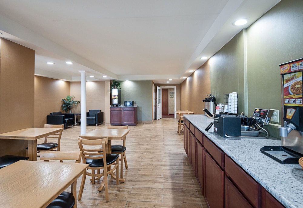 Quality Inn Near Pimlico Racetrack - photo 31