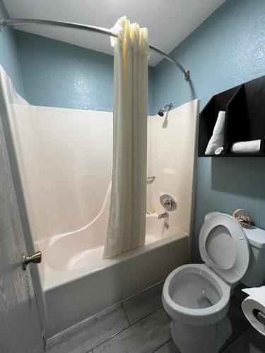 Ozark Inn - photo 19