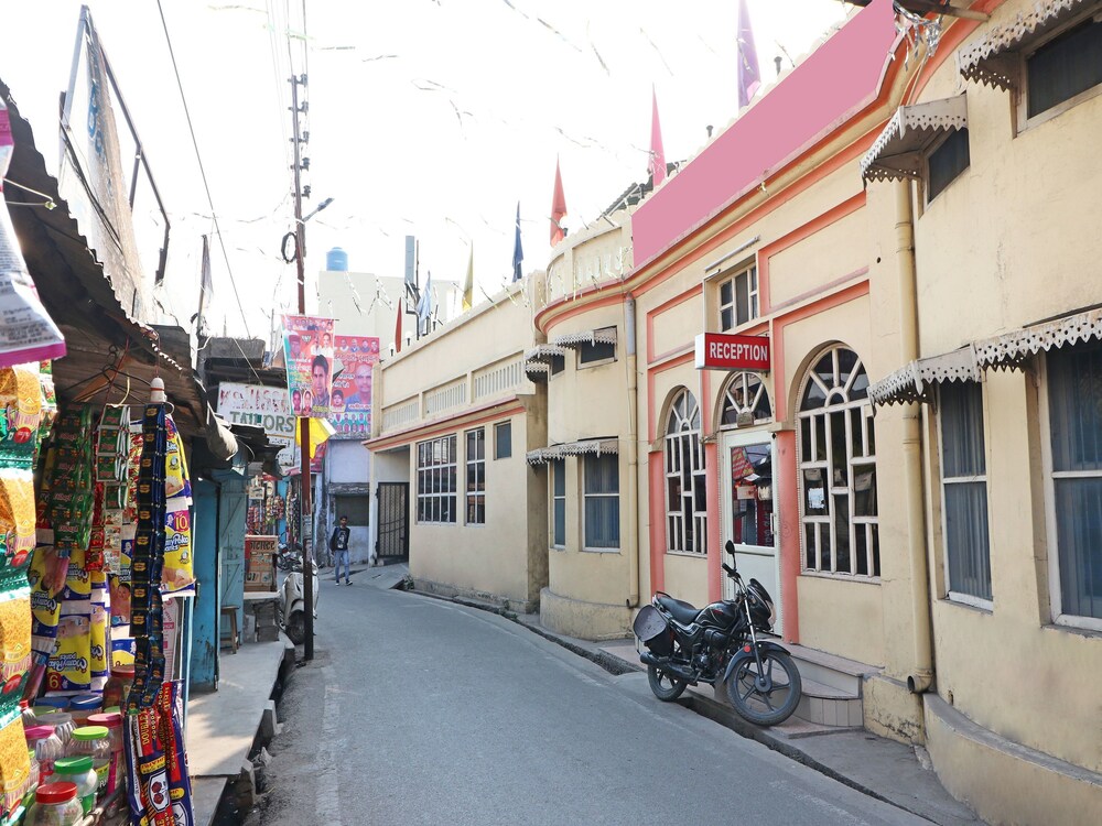 OYO 12080 Heritage - last minute hotel in Dehra Dun