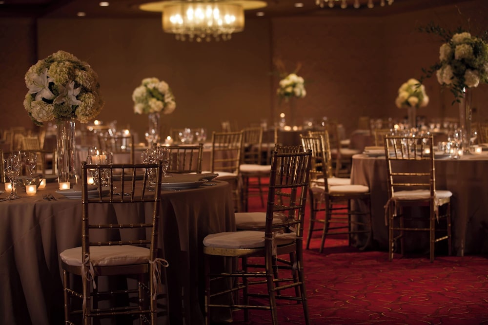 Renaissance Newark Airport Hotel - photo 2