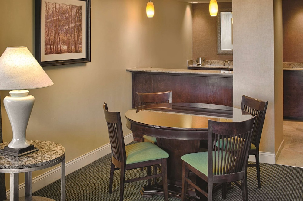 DoubleTree by Hilton Seattle Airport - photo 16