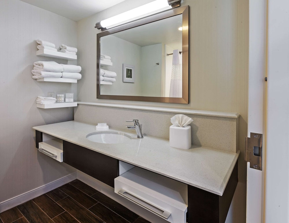 Hampton Inn & Suites Claremore - photo 32