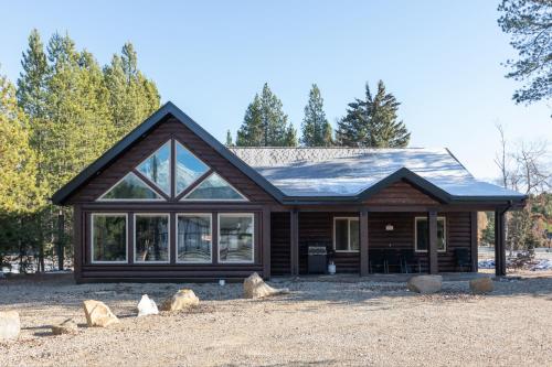 Summit View - carbon neutral hotel in Unknown City